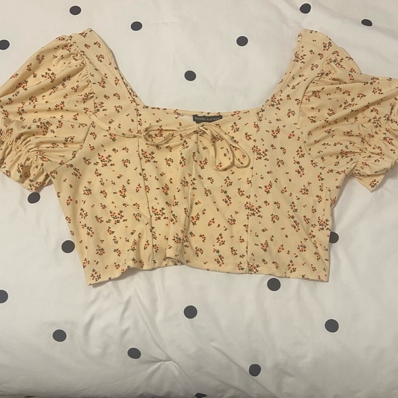 Wednesday’s Girl curve puff sleeve milkmaid ditsy floral crop top size 20 - Picture 2 of 4